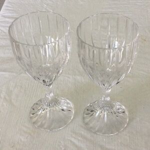 Elegant Clear Glass Mikasa Park Wine Glasses